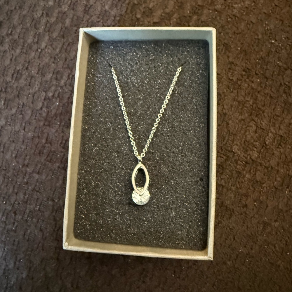 Elegant Silver Pendant Necklace